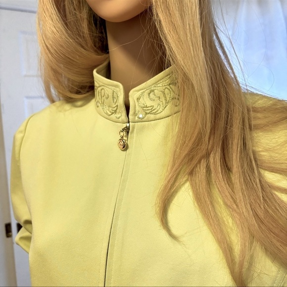 ST. JOHN PANTS SUIT YELLOW SIZE LARGE EXCELLENT CONDITION - Picture 1 of 15